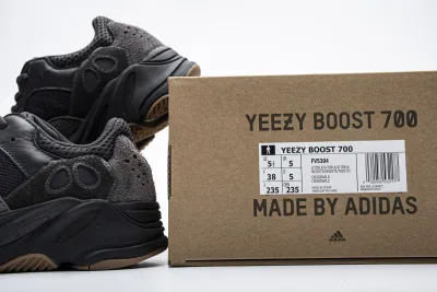  Adidas Yeezy Boost 700 “Utility Black” FV5304 02