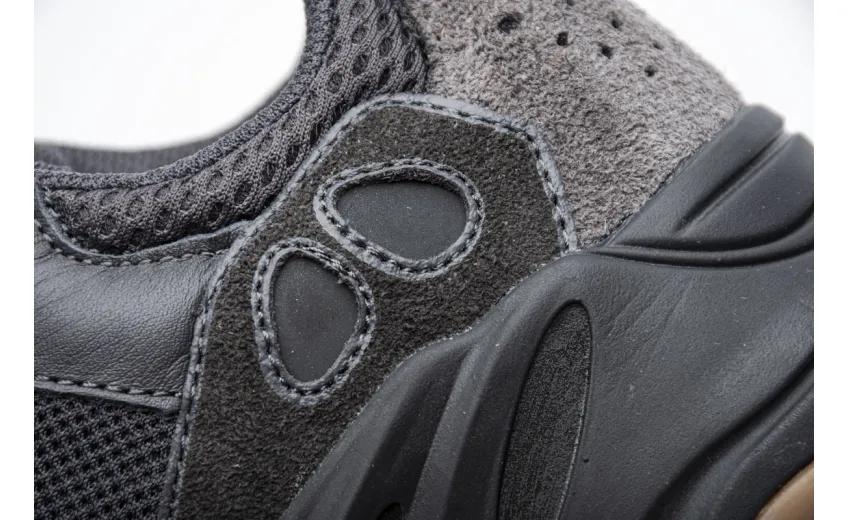  Adidas Yeezy Boost 700 “Utility Black” FV5304