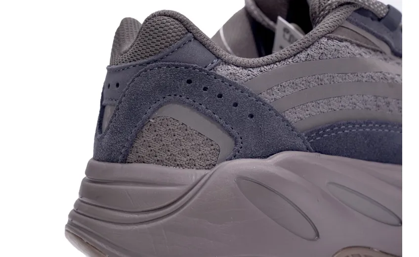  Adidas Yeezy Boost 700 V2 Enflame Amber Mauve GZ0724