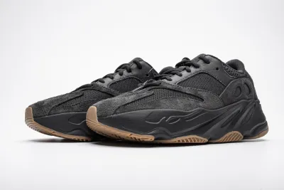  Adidas Yeezy Boost 700“Utility Black” FV5304 01