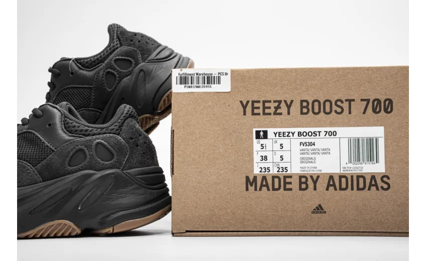  Adidas Yeezy Boost 700“Utility Black” FV5304