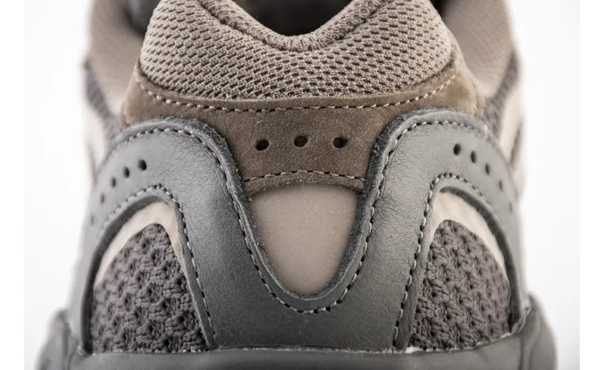  Adidas Yeezy Boost 700 V2“Geode” Brown EG6860