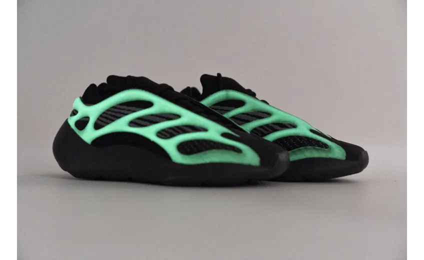  Adidas Yeezy 700 V3 “Alvah”Real Boost Black H67799