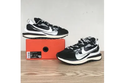  Sacai x Nike Pegasua Vaporfly Black White CI9928-001 01