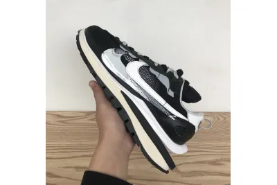  Sacai x Nike Pegasua Vaporfly Black White CI9928-001 02