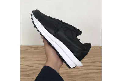 Sacai x Nike LDWaffle Black White BV0073-002 02