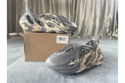  Adidas Yeezy Foam Runner MXT Moon Grey GV7904 01