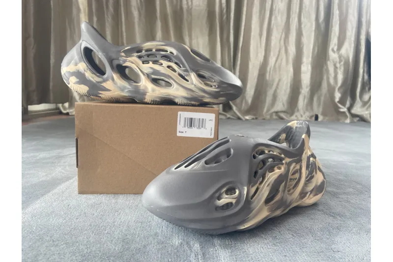  Adidas Yeezy Foam Runner MXT Moon Grey GV7904