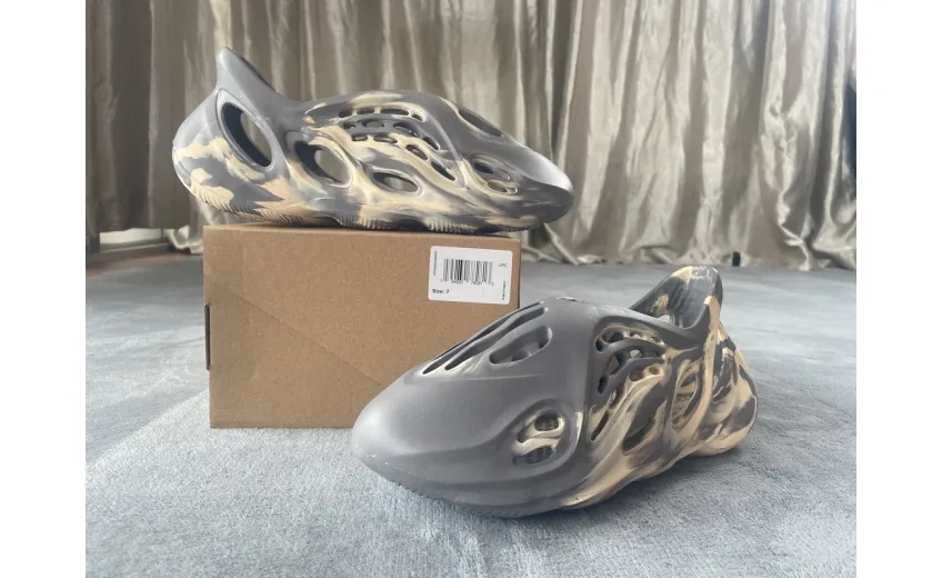  Adidas Yeezy Foam Runner MXT Moon Grey GV7904