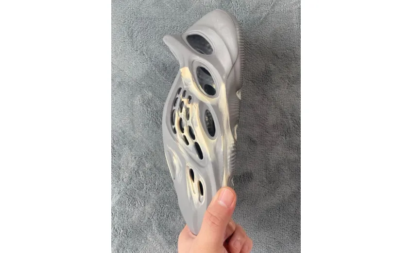  Adidas Yeezy Foam Runner MXT Moon Grey GV7904