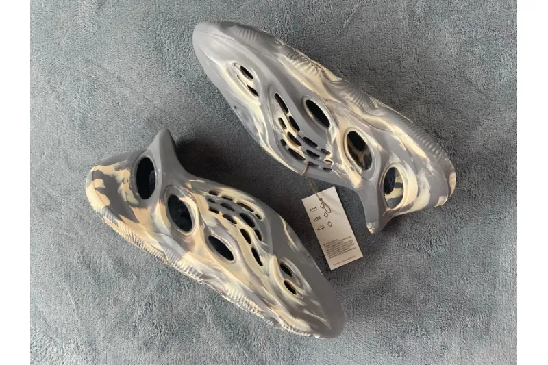  Adidas Yeezy Foam Runner MXT Moon Grey GV7904