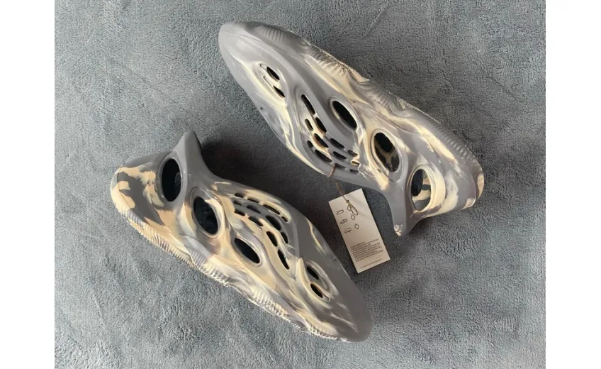  Adidas Yeezy Foam Runner MXT Moon Grey GV7904