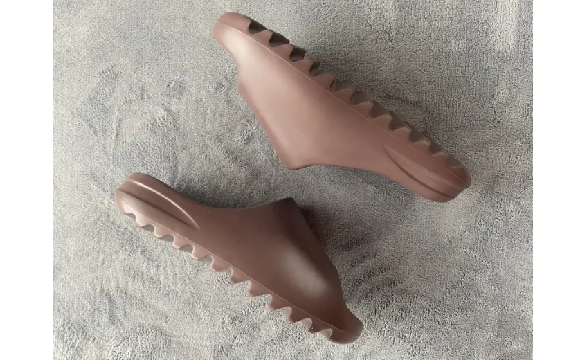  Adidas Yeezy Slide Soot Brown G55495 