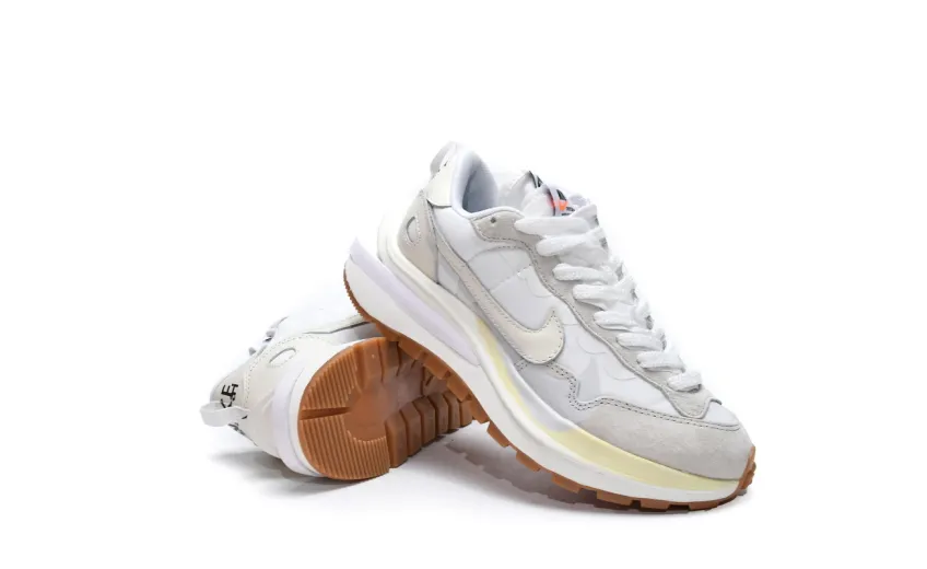  Sacai x Nike VaporWaffle White DD1875-100