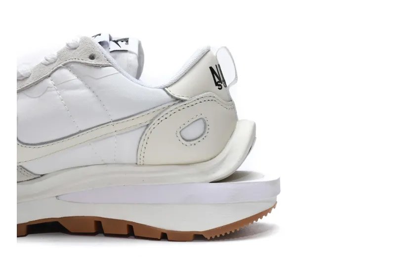  Sacai x Nike VaporWaffle White DD1875-100