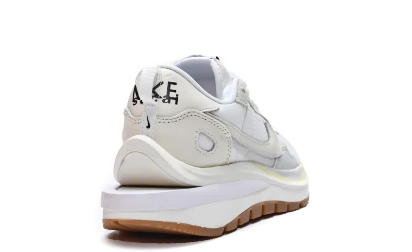  Sacai x Nike VaporWaffle White DD1875-100