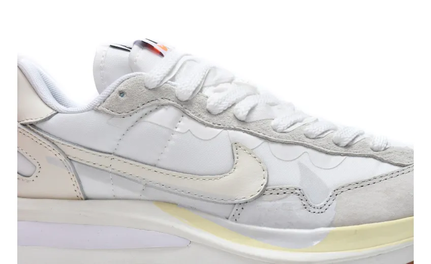  Sacai x Nike VaporWaffle White DD1875-100