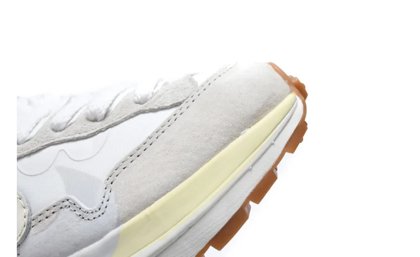  Sacai x Nike VaporWaffle White DD1875-100