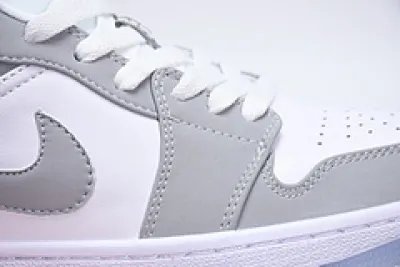 Air Jordan 1 Low Wolf Grey DC0774-105 02