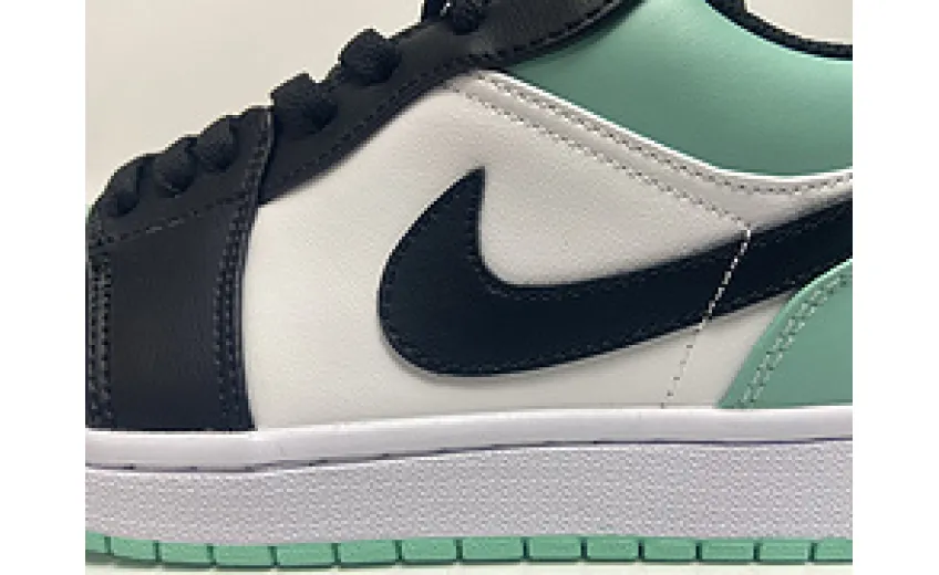 Jordan 1 Low SE Emerald