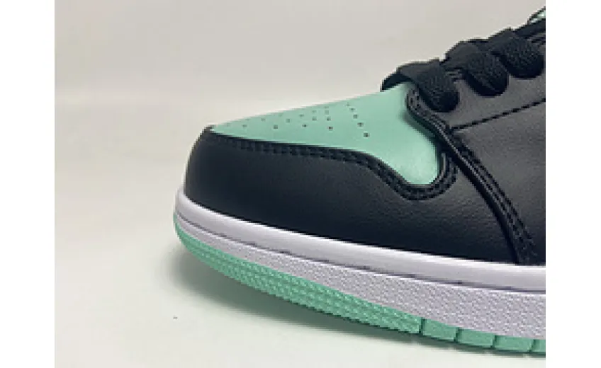 Air Jordan 1 Low SE Emerald