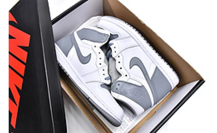 Jordan 1 Retro High OG Stealth 555088-037