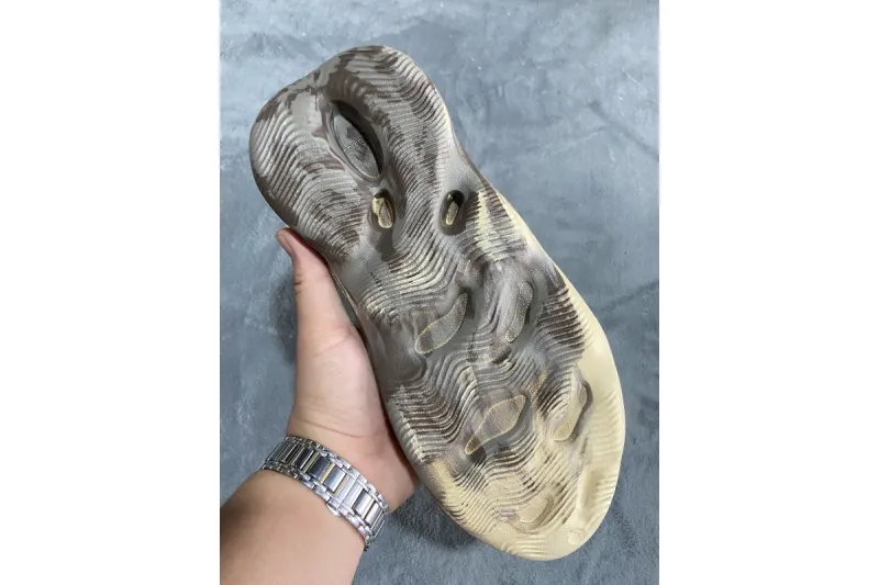 fake cream foam runners