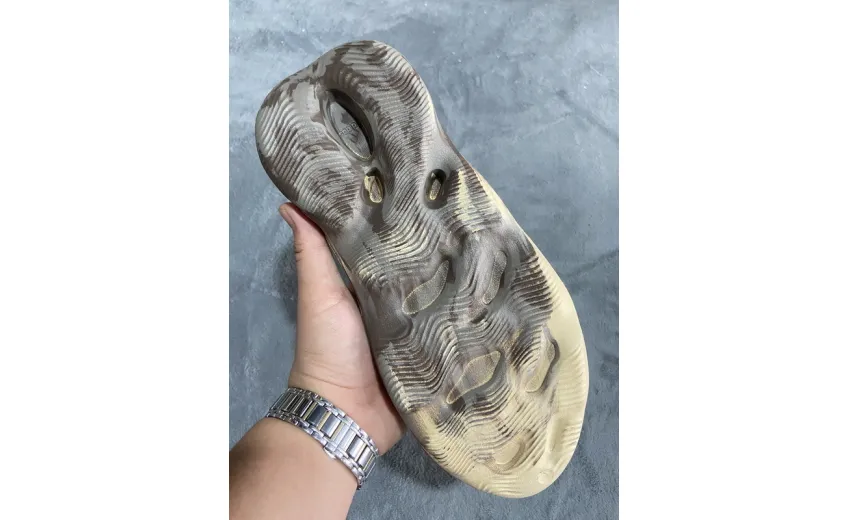 fake cream foam runners
