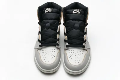 Jordan 1 Retro High OG Defiant SB NYC to Paris  CD6578-006 02