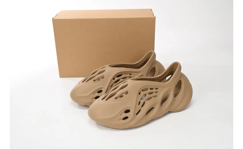 Yeezy Foam RNR Clay Taupe reps