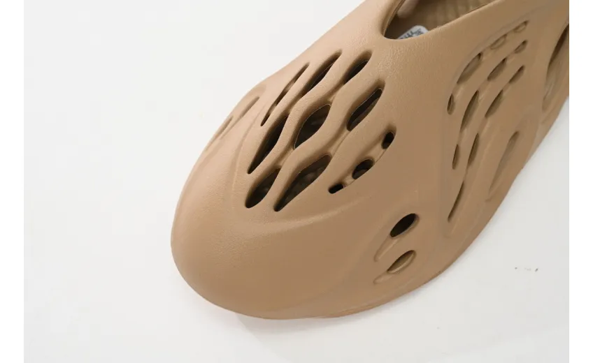 fake Yeezy Clay Taupe Foam RNR