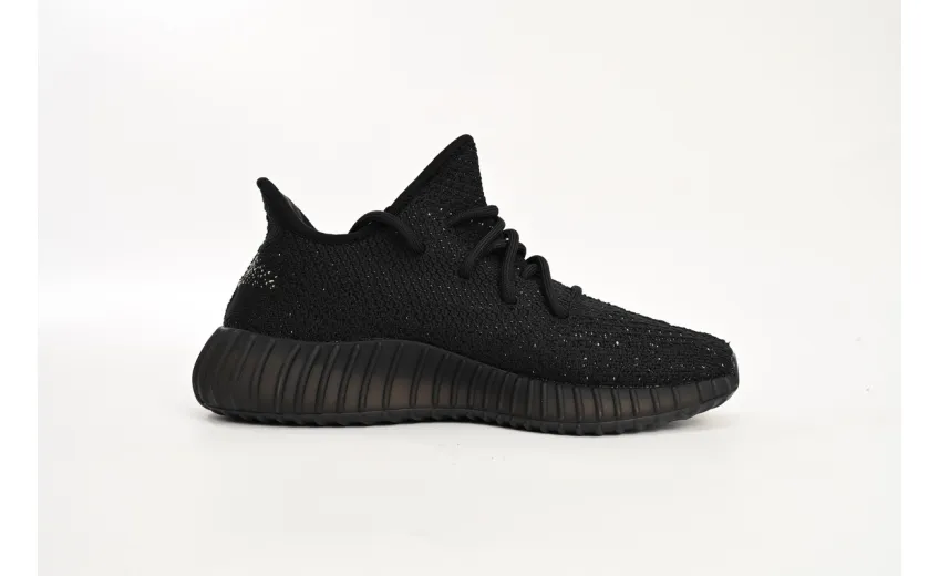 fake yeezy 350 v2 core black white