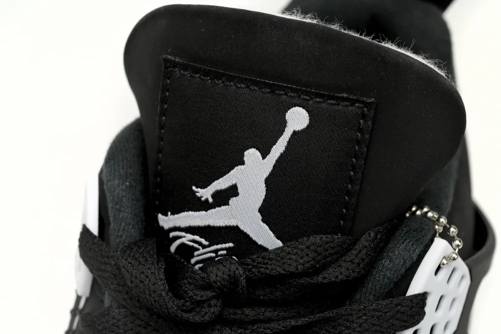 aj4 white thunder