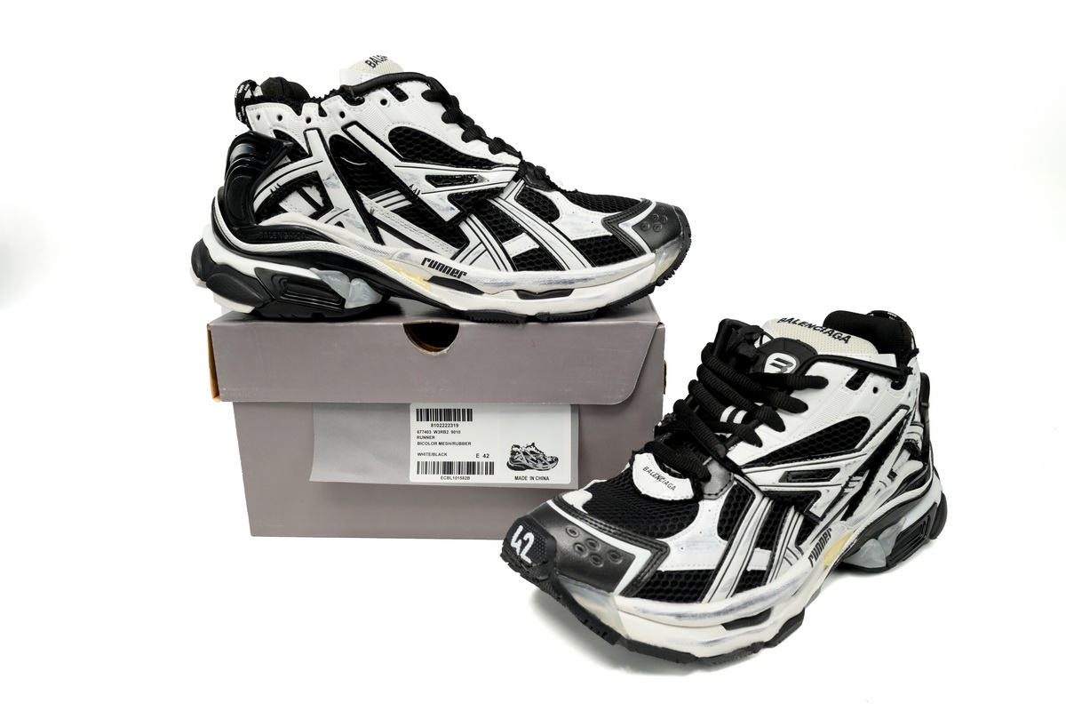 Balenciaga Runner White Black White   677403W3RB29010