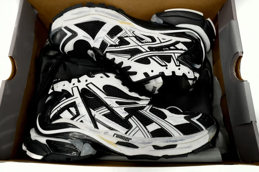 Balenciaga Runner White Black White   677403W3RB29010