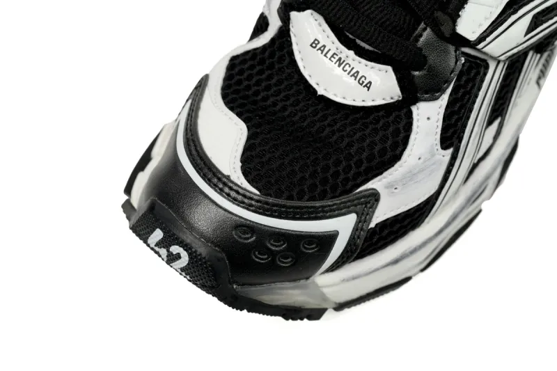 Balenciaga Runner White Black White   677403W3RB29010