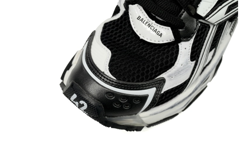 Balenciaga Runner White Black White   677403W3RB29010
