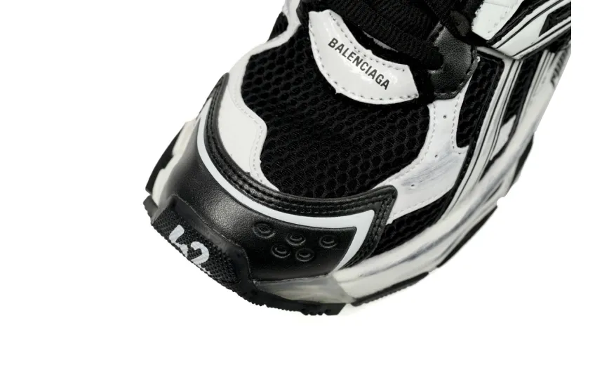 Balenciaga Runner White Black White   677403W3RB29010