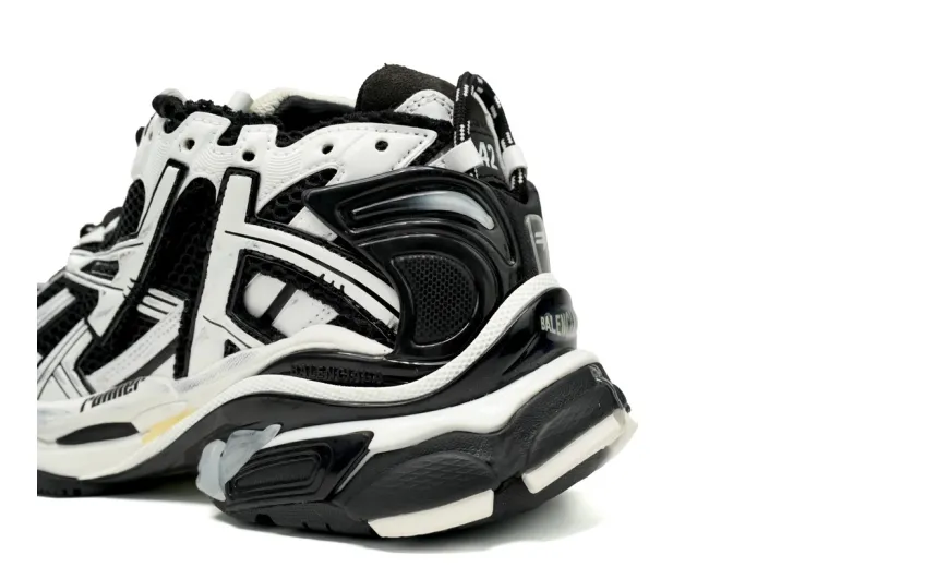 Balenciaga Runner White Black White   677403W3RB29010