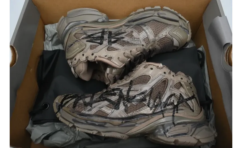 reps Balenciaga Runner Sneaker Black Brown 
