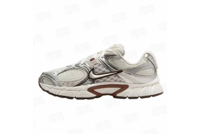 Nike V5 RNR 'Sail Fauna Brown' HQ7901-102 01