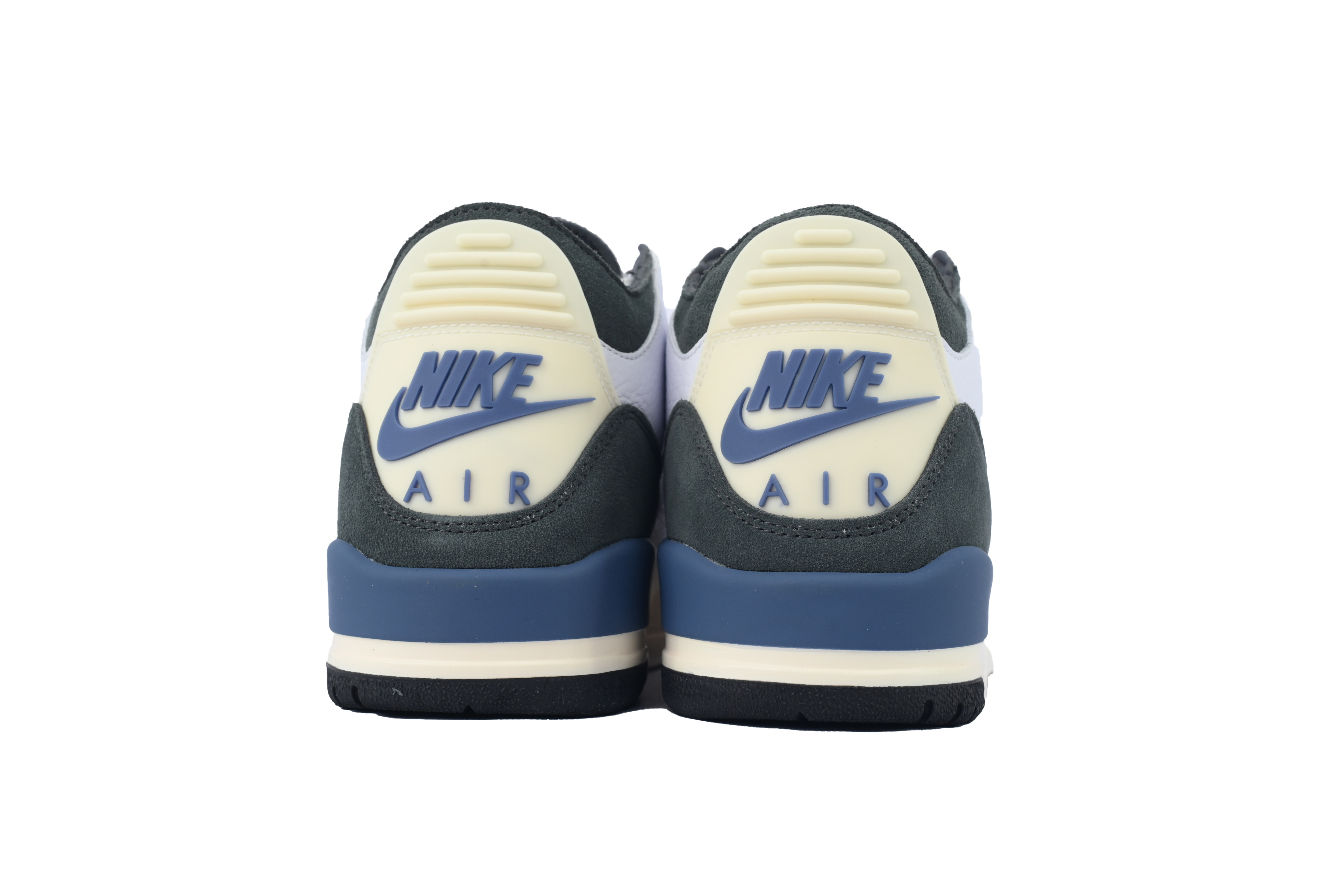 Jordan 3 Retro OG SP A Ma Maniére Diffused Blue HV8571-100