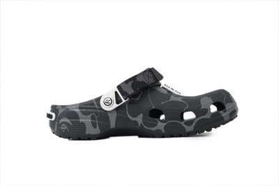  BAPE x Crocs Classic Clog 'ABC Camo - Black'9 AA7RN 02