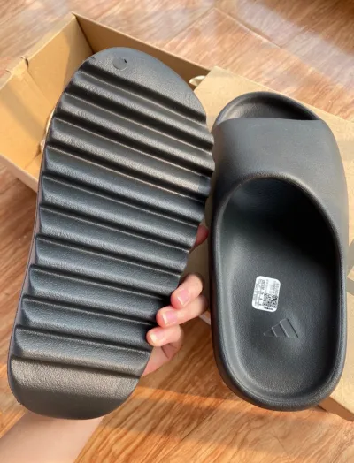 adidas Yeezy Slide Onyx HQ6448  review Kathleen 01