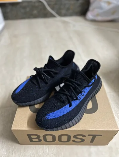 adidas Yeezy Boost 350 V2 Dazzling Blue GY7164 review Macie 01
