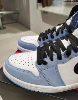 Jordan 1 Retro High OG University Blue 555088-134 review Trey 02
