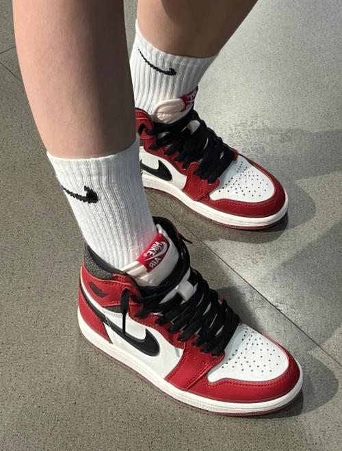 Jordan 1 Retro High OG Chicago Lost and Found DZ5485-612 review 
