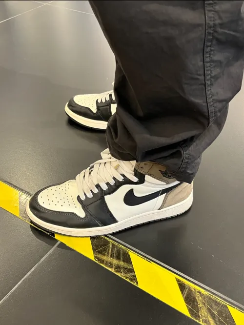 Jordan 1 Retro High Dark Mocha 555088-105 review 
