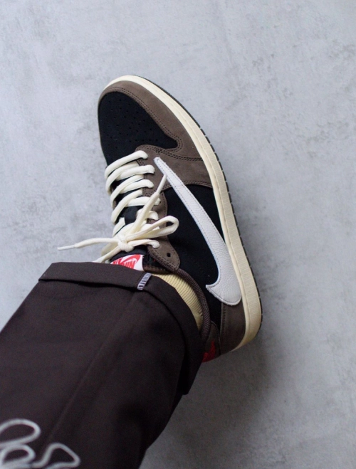 Travis Scott x Air Jordan 1 Low Mocha CQ4277-001 review 