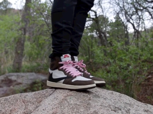 Jordan 1 Retro x Travis Scott Reps Sneaker CD4487-100 review 